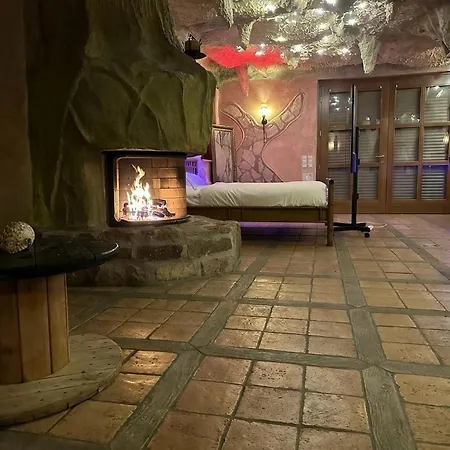 Wellness Hoehlen & Апартаменты